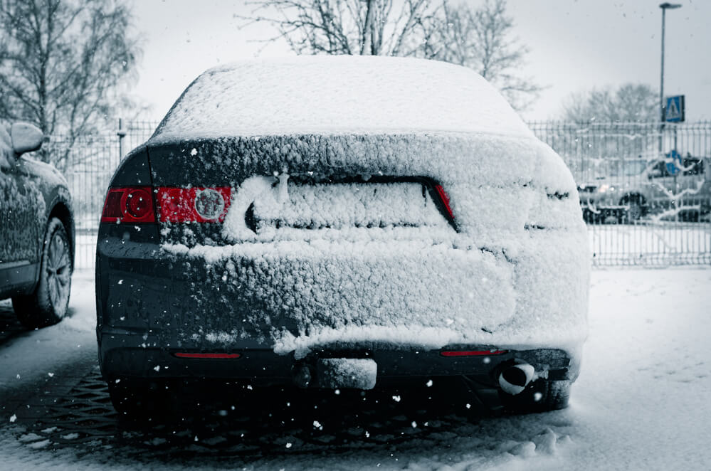 zamrzlé auto v zimě