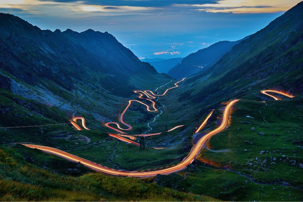Pohled na večern&iacute; Transfagarasan v Rumunsku