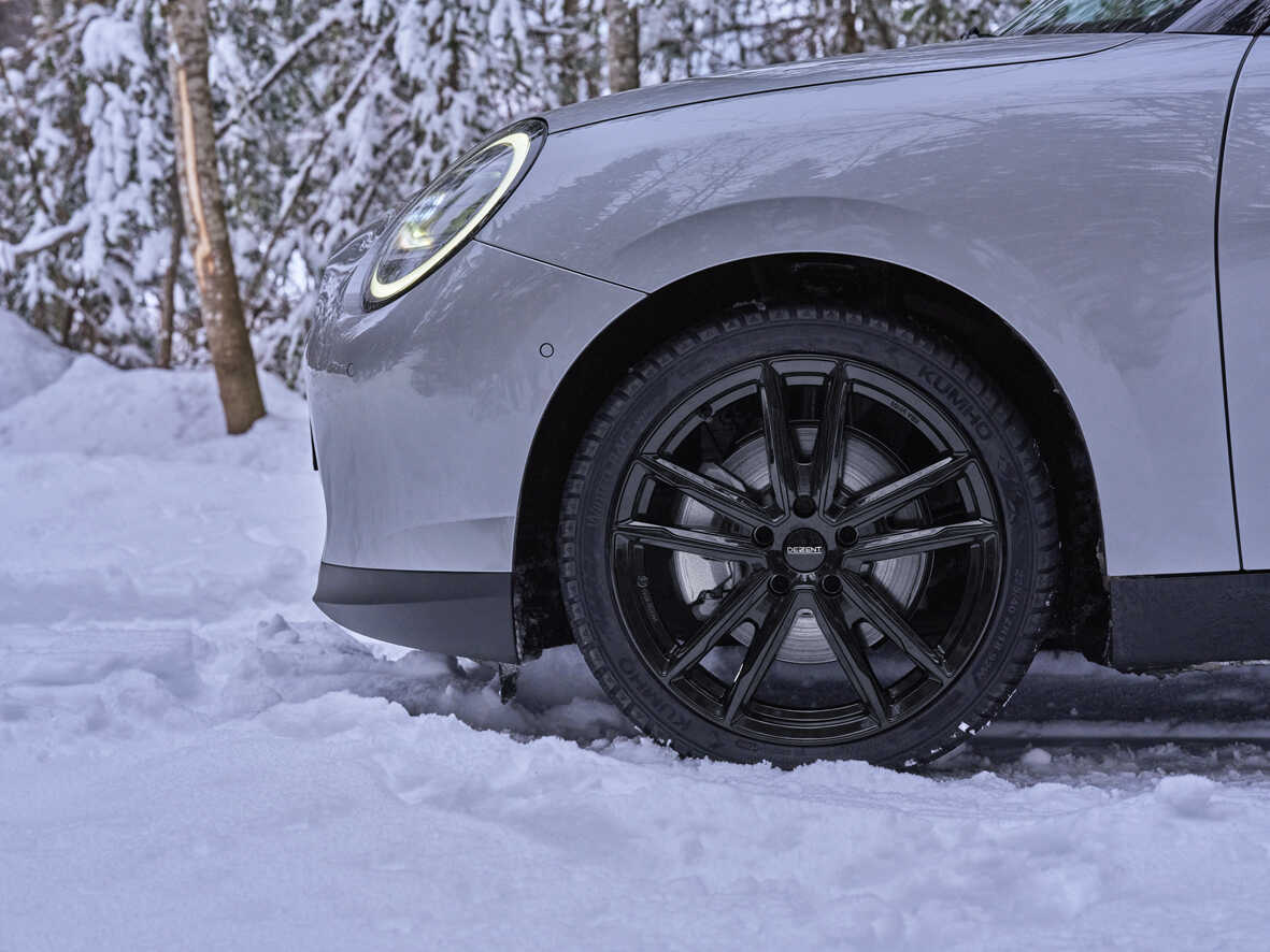 Hliníkové disky DEZENT KF v provedení lesklý černý lak na Mini Cooper