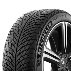Detail dezénu zimních pneumatik Michelin Pilot Alpin 5