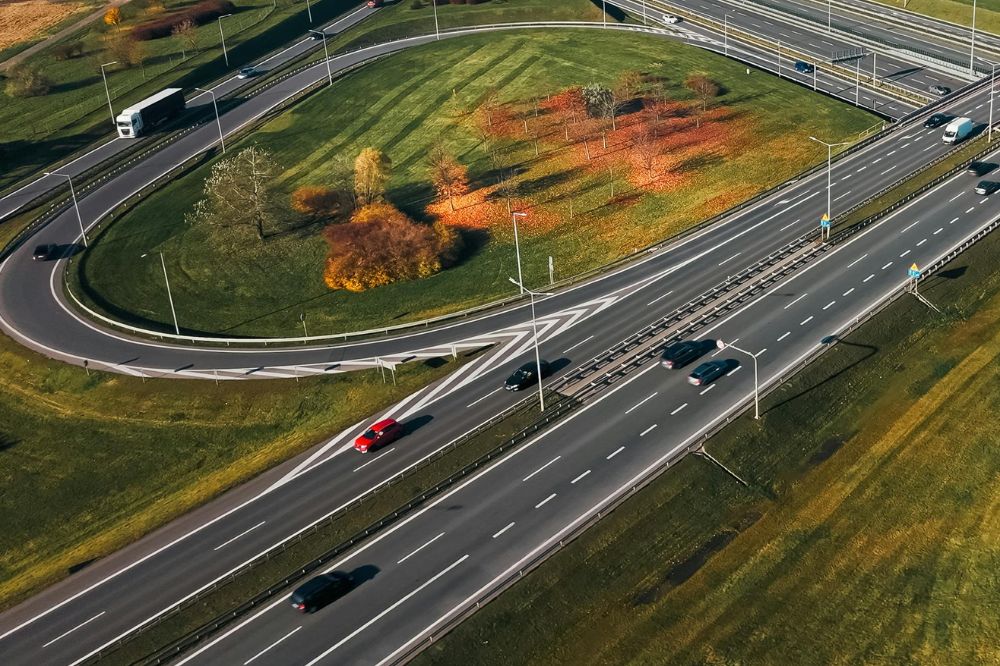 D&aacute;lničn&iacute; sjezd a n&aacute;jezd z ptač&iacute; perspektivy