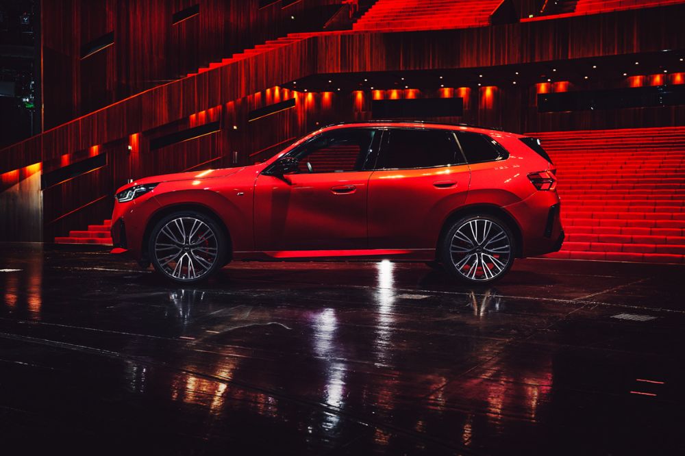 Alu disky AEZ Seattle dark na červen&eacute;m BMW X3